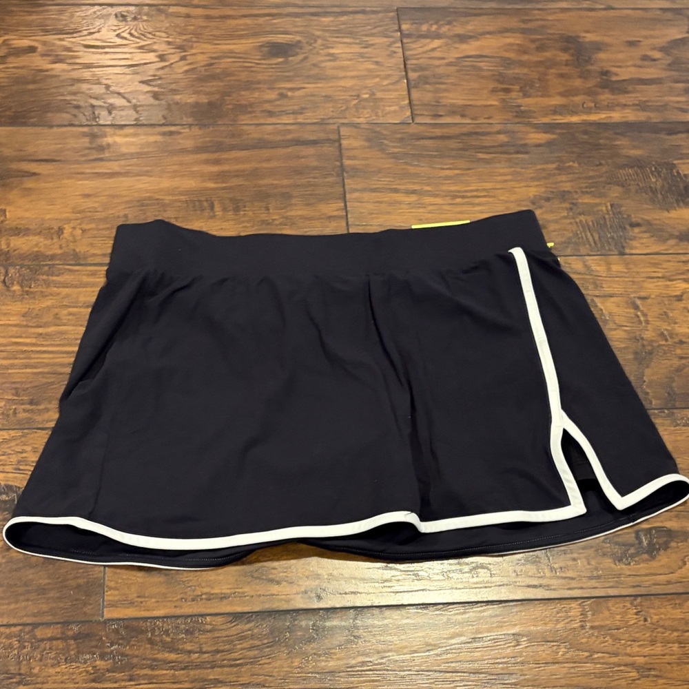 All in Motion Women's Black Skort with White Trim NWT - Picture 4 of 4